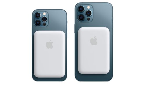 een magnetische powerbank die aan een iPhone hangt
