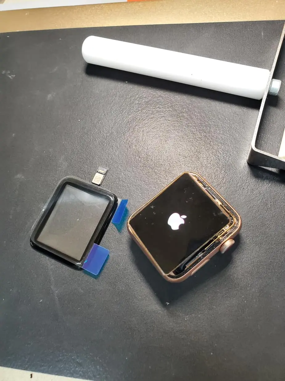 voorbeeld van een refurbish reparatie. Vervangen van het glas van een apple watch scherm